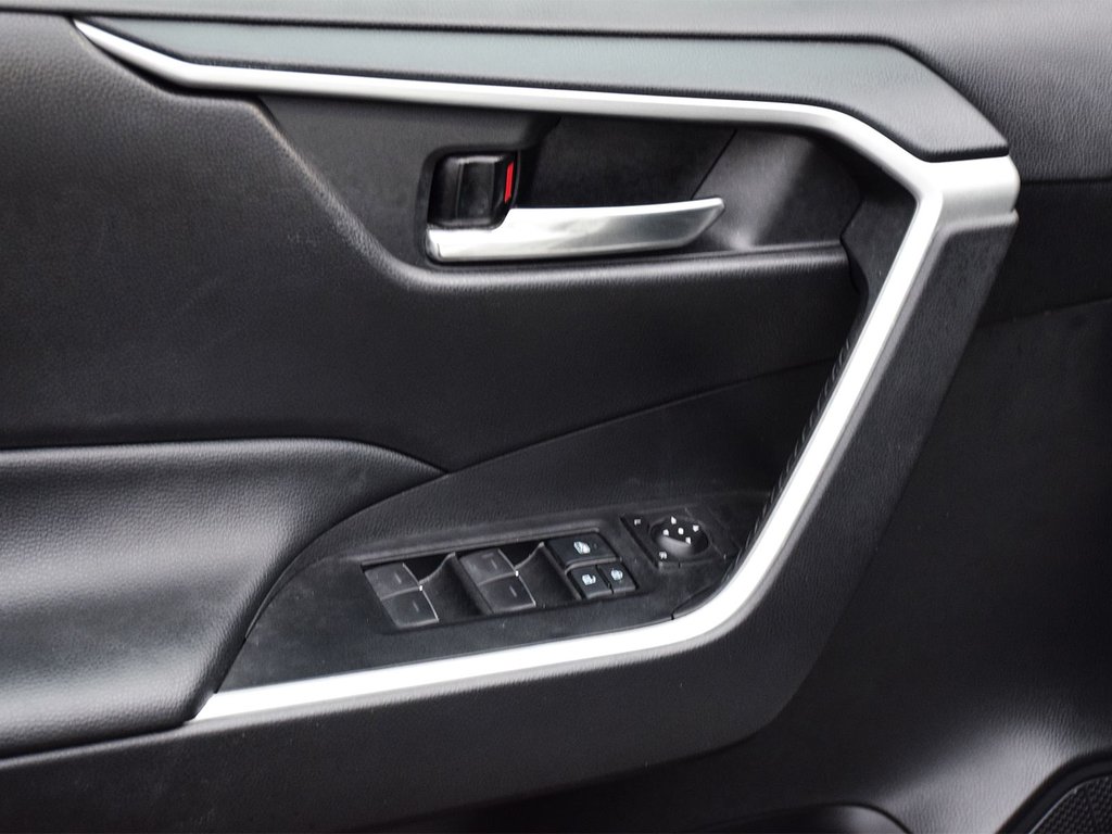 2022 Toyota RAV4 XLE in Mississauga, Ontario - 9 - w1024h768px