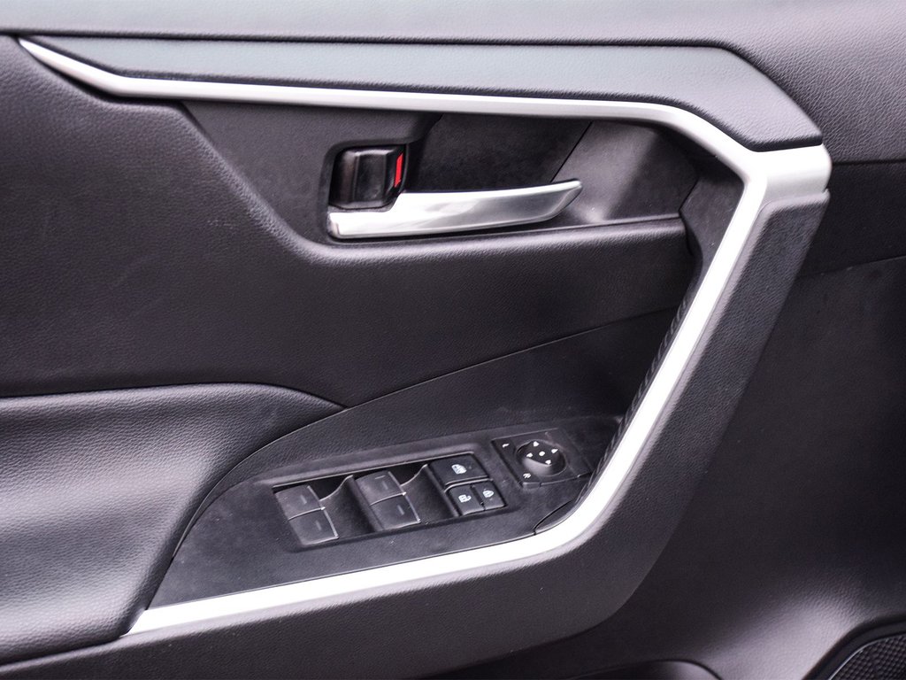 2022 Toyota RAV4 XLE in Mississauga, Ontario - 15 - w1024h768px