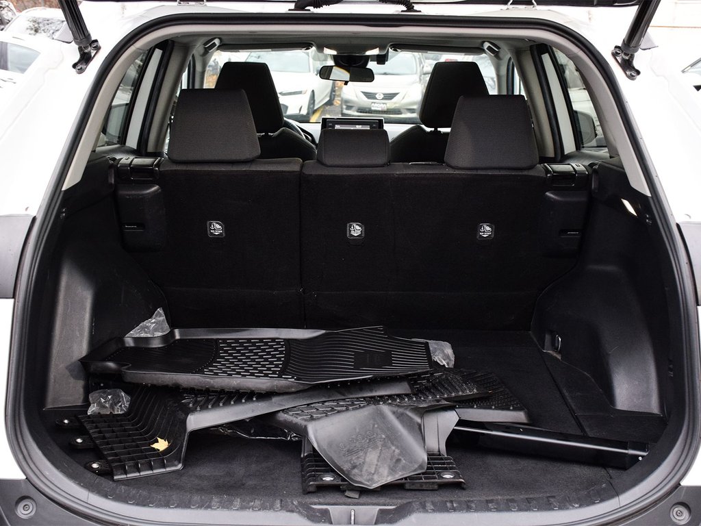 2022 Toyota RAV4 XLE in Mississauga, Ontario - 11 - w1024h768px