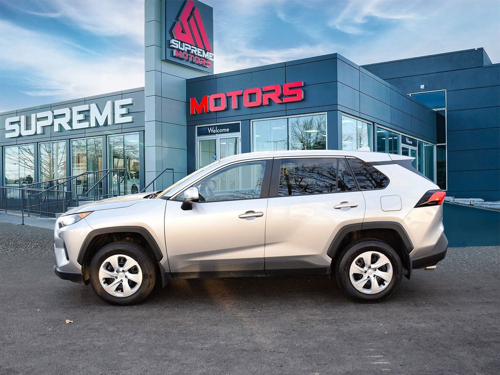 2023 Toyota RAV4 LE in Mississauga, Ontario - 3 - w1024h768px