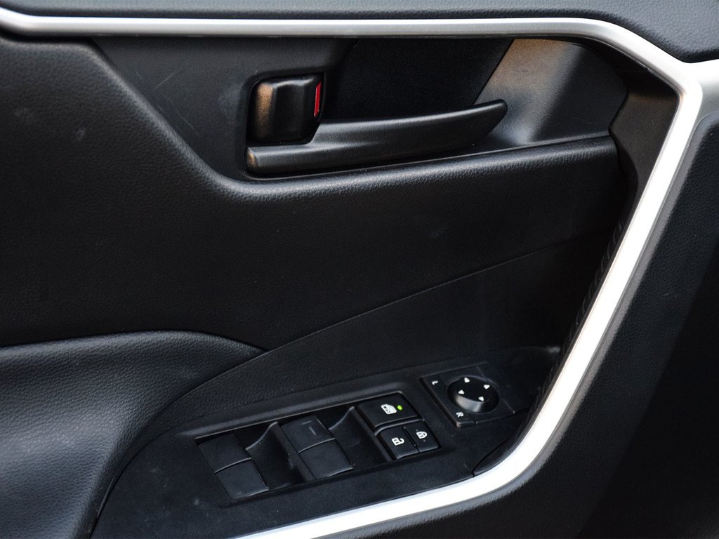 2023 Toyota RAV4 LE in Mississauga, Ontario - 9 - w1024h768px