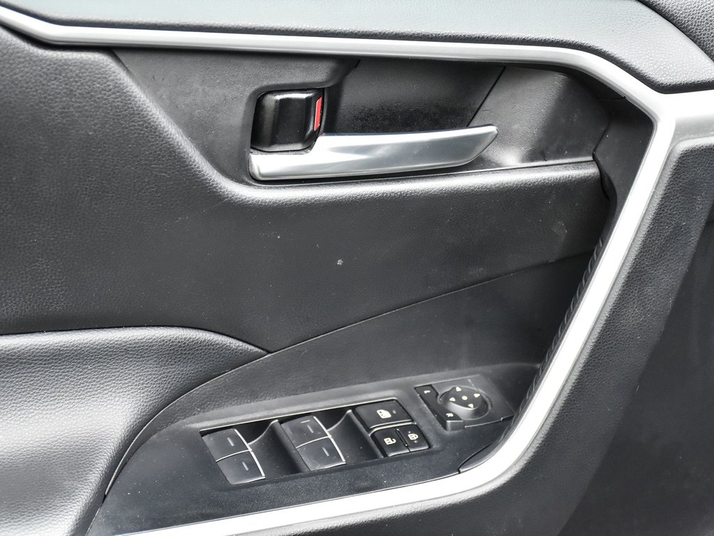 2024 Toyota RAV4 XLE AWD in Mississauga, Ontario - 10 - w1024h768px