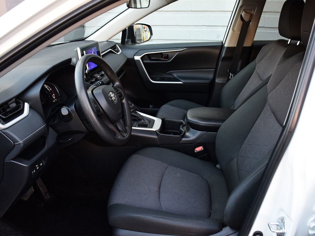 2024 Toyota RAV4 LE in Mississauga, Ontario - 7 - w1024h768px