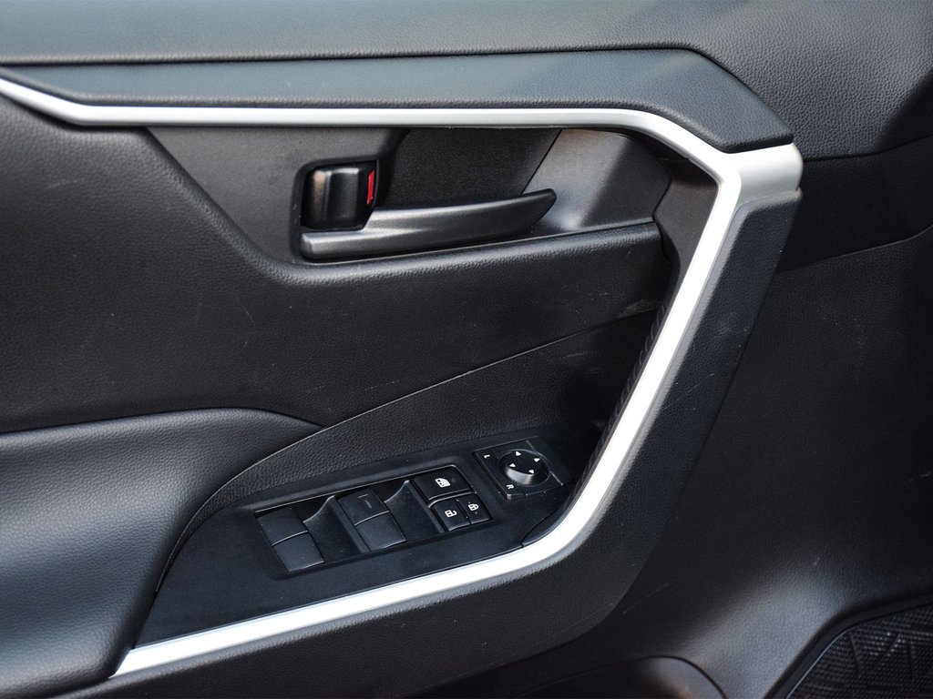 2024 Toyota RAV4 LE in Mississauga, Ontario - 9 - w1024h768px