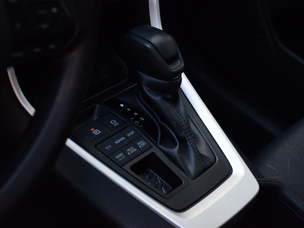 2024 Toyota RAV4 LE in Mississauga, Ontario - 8 - w1024h768px