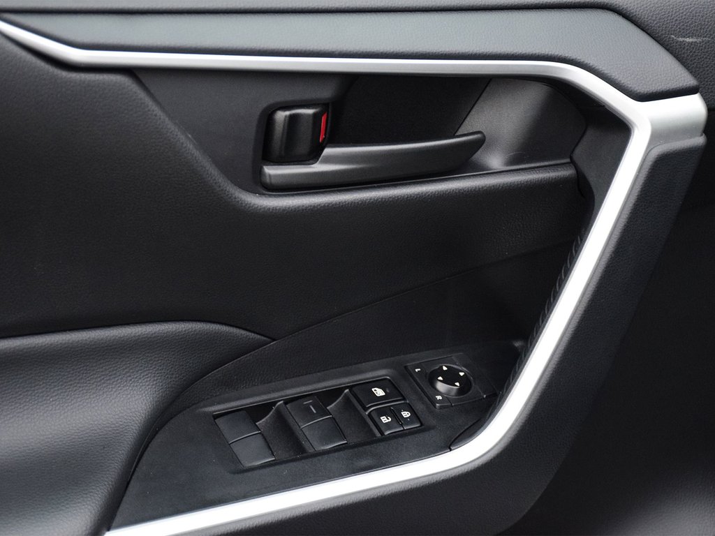 2024 Toyota RAV4 Hybrid LE in Mississauga, Ontario - 9 - w1024h768px