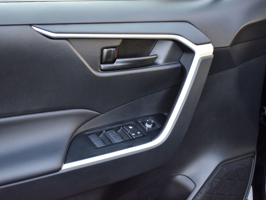 2025 Toyota RAV4 Hybrid LE in Mississauga, Ontario - 11 - w1024h768px