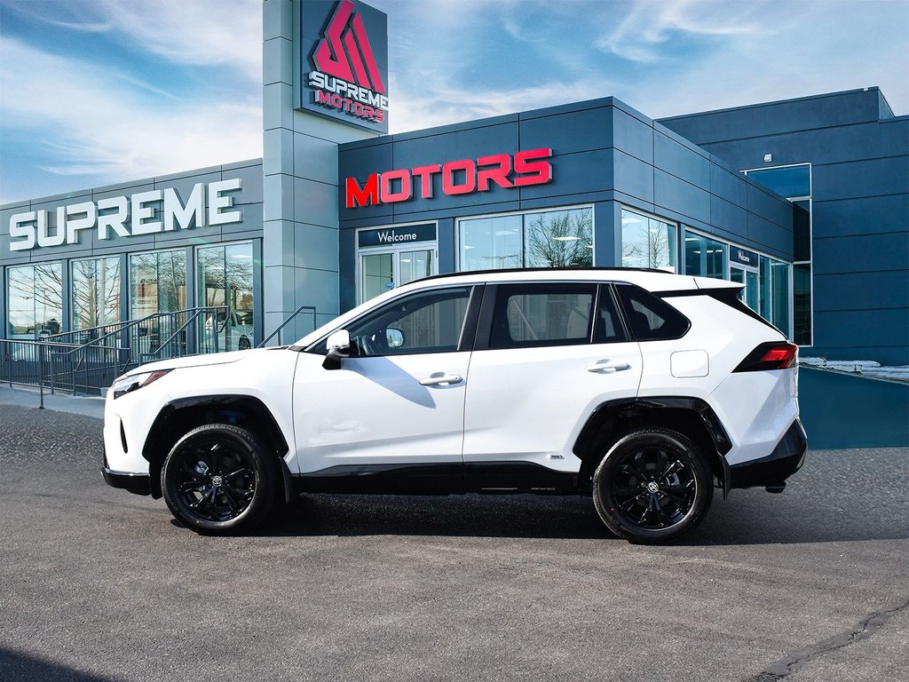 2025 Toyota RAV4 SE HYBRID AWD in Mississauga, Ontario - 4 - w1024h768px