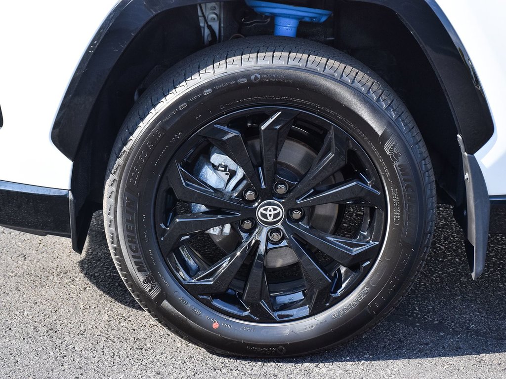 2025 Toyota RAV4 SE HYBRID AWD in Mississauga, Ontario - 6 - w1024h768px