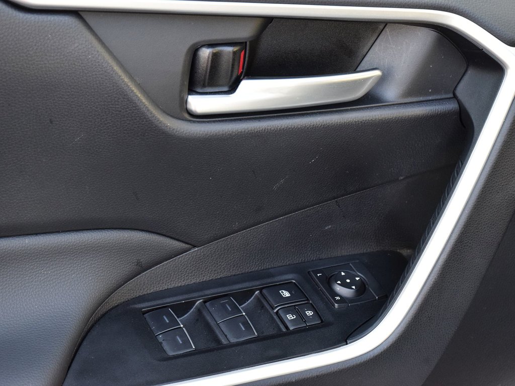 2025 Toyota RAV4 SE HYBRID AWD in Mississauga, Ontario - 10 - w1024h768px