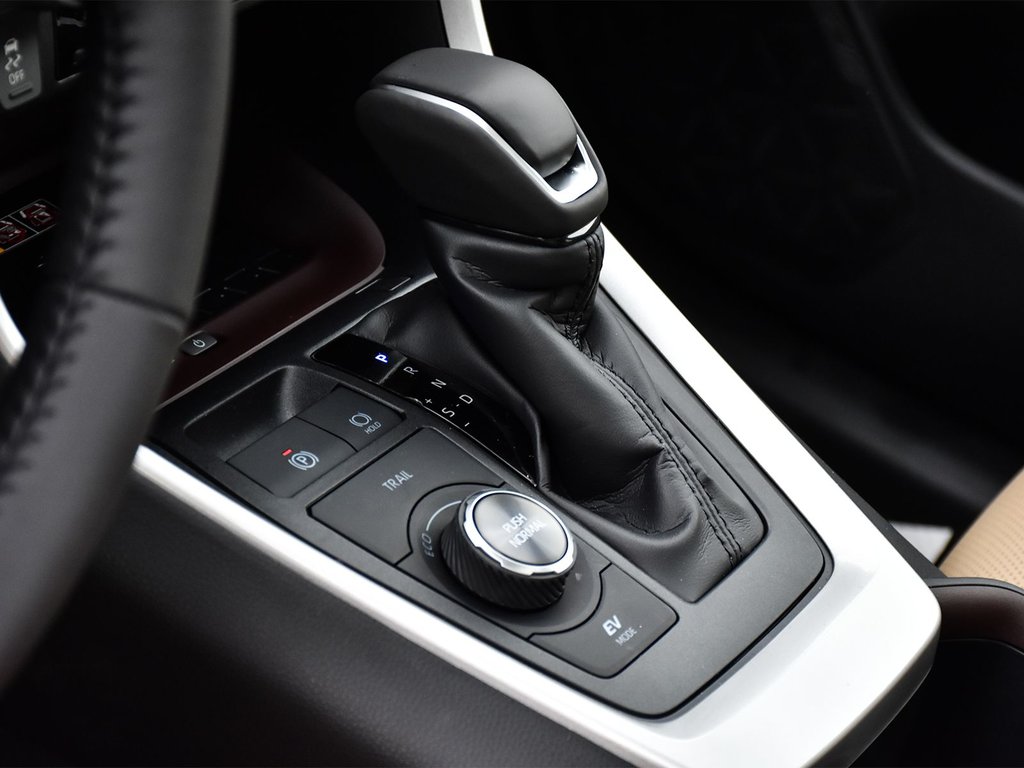2025 Toyota RAV4 Hybrid Limited in Mississauga, Ontario - 8 - w1024h768px