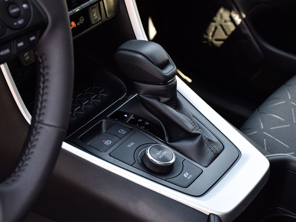 2025 Toyota RAV4 HYBRID XLE in Mississauga, Ontario - 9 - w1024h768px