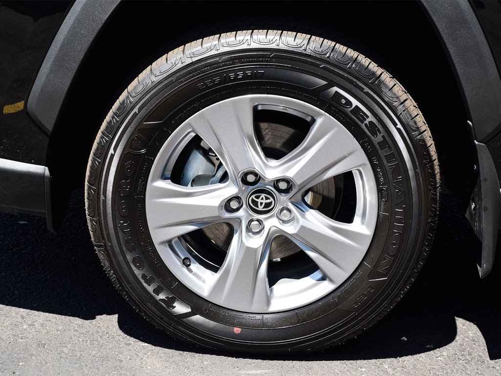 2025 Toyota RAV4 HYBRID XLE in Mississauga, Ontario - 6 - w1024h768px