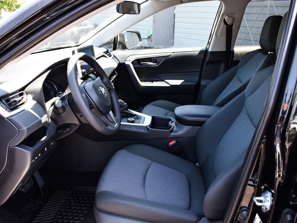 2025 Toyota RAV4 HYBRID XLE in Mississauga, Ontario - 8 - w1024h768px