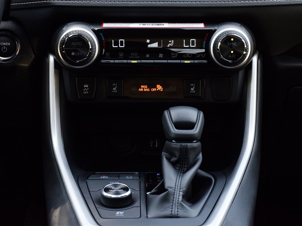 2025 Toyota RAV4 HYBRID XLE in Mississauga, Ontario - 17 - w1024h768px