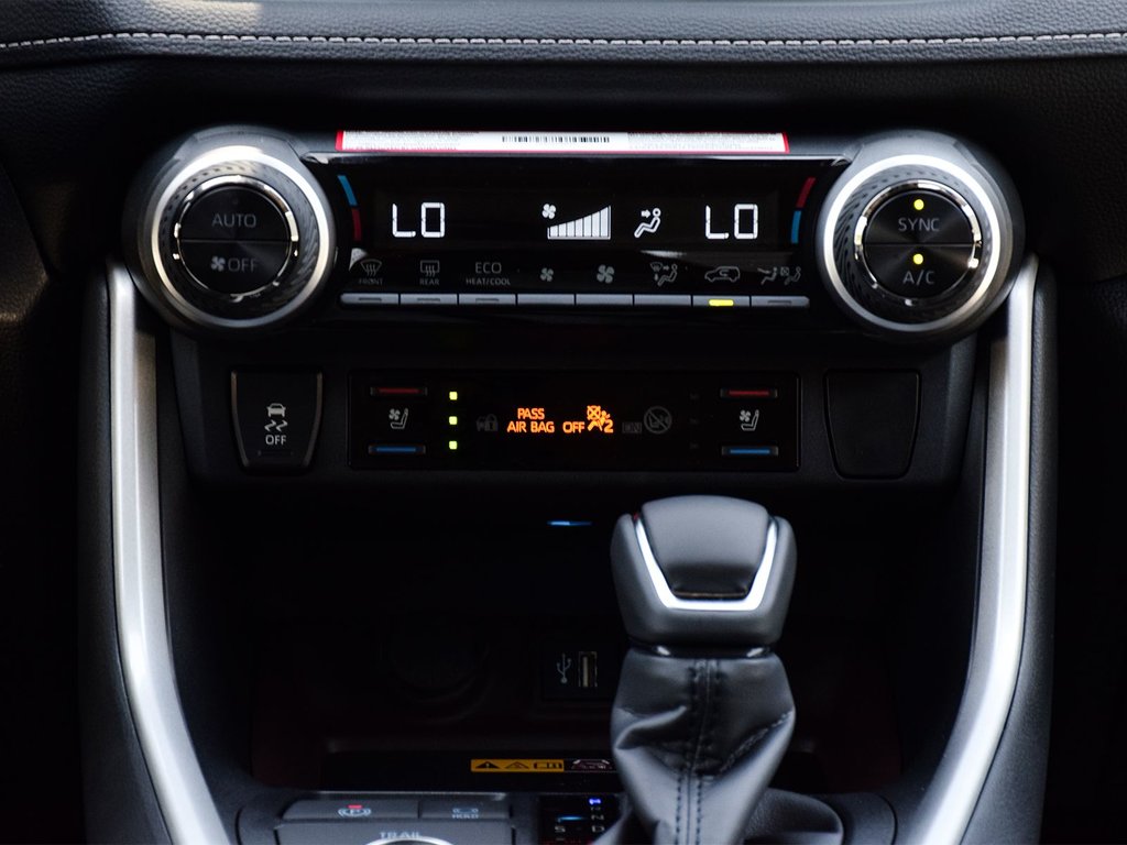 2025 Toyota RAV4 HYBRID LIMITED in Mississauga, Ontario - 17 - w1024h768px