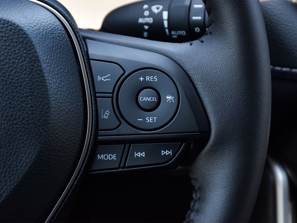 2025 Toyota RAV4 HYBRID LIMITED in Mississauga, Ontario - 24 - w1024h768px