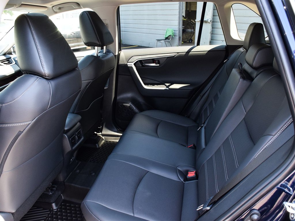 2025 Toyota RAV4 HYBRID LIMITED in Mississauga, Ontario - 12 - w1024h768px