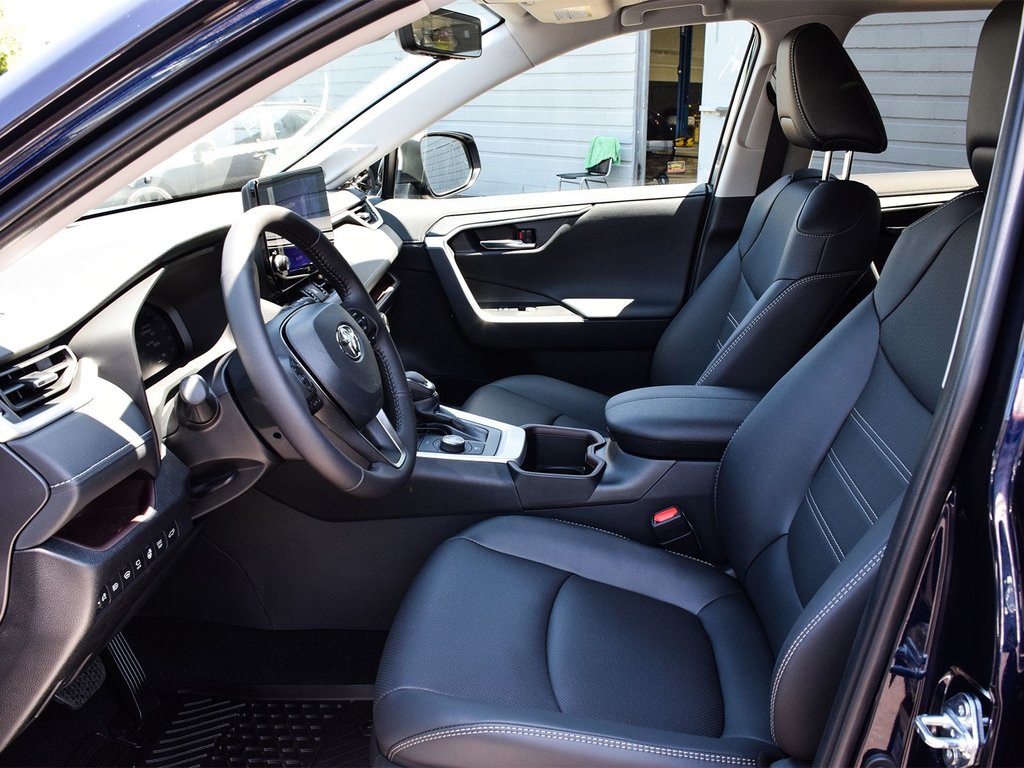 2025 Toyota RAV4 HYBRID LIMITED in Mississauga, Ontario - 8 - w1024h768px