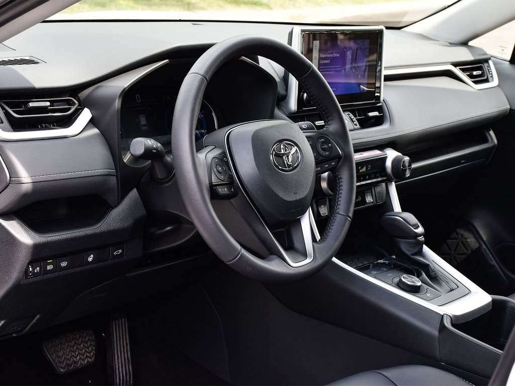 2025 Toyota RAV4 HYBRID XLE in Mississauga, Ontario - 7 - w1024h768px