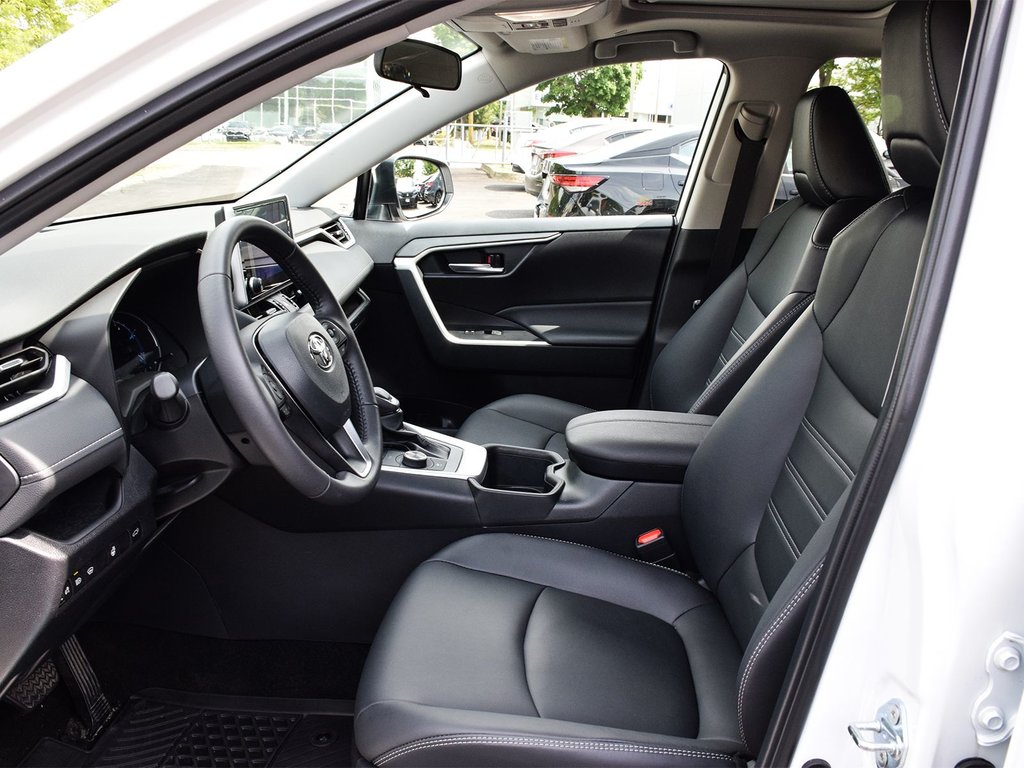 2025 Toyota RAV4 HYBRID XLE in Mississauga, Ontario - 8 - w1024h768px