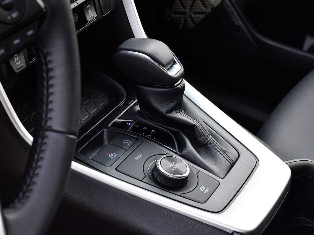 2025 Toyota RAV4 HYBRID XLE in Mississauga, Ontario - 9 - w1024h768px
