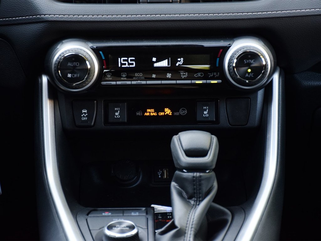 2025 Toyota RAV4 Hybrid LE AWD in Mississauga, Ontario - 16 - w1024h768px