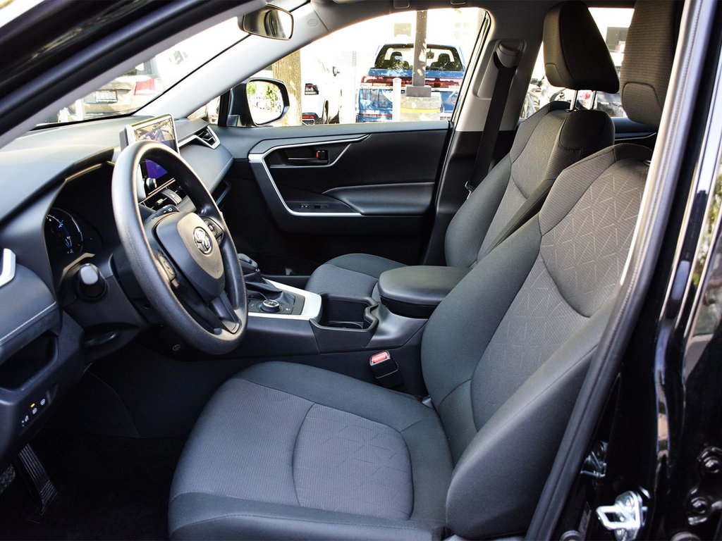 2025 Toyota RAV4 Hybrid LE AWD in Mississauga, Ontario - 8 - w1024h768px