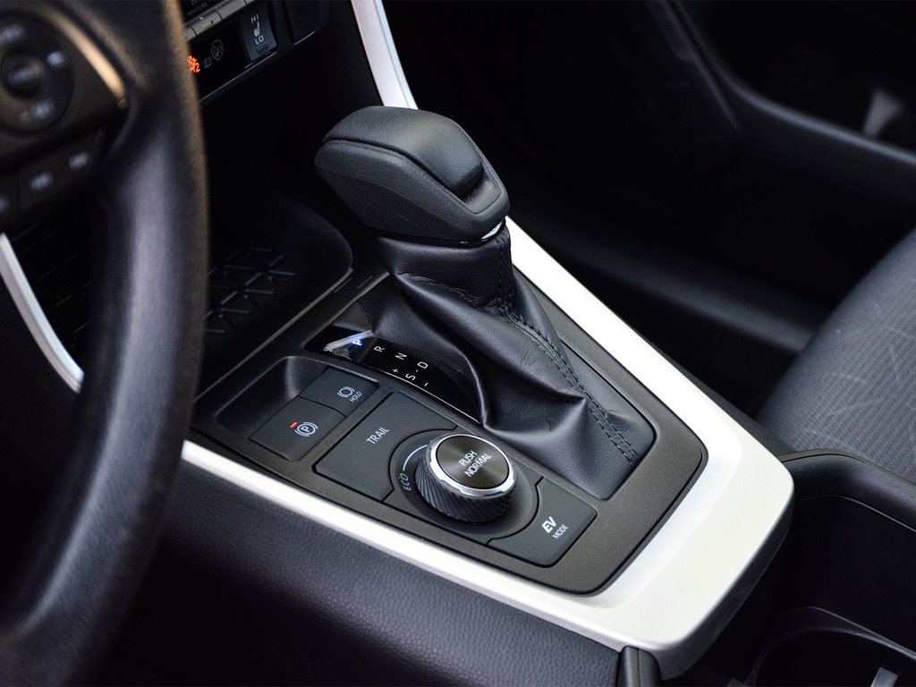 2025 Toyota RAV4 Hybrid LE AWD in Mississauga, Ontario - 9 - w1024h768px