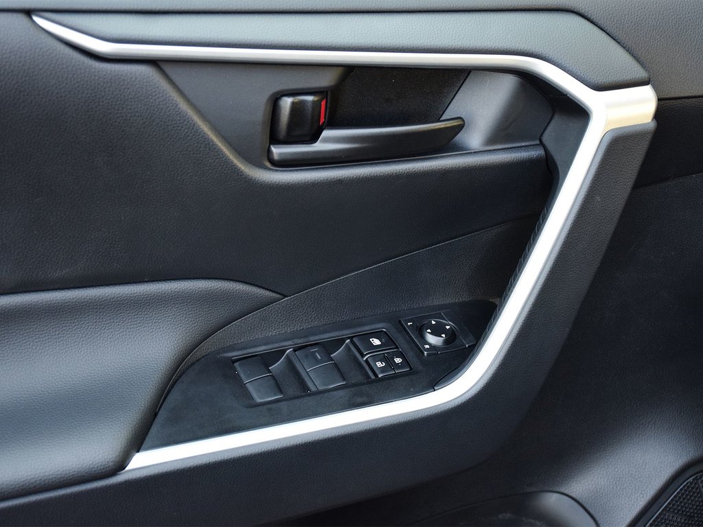 2025 Toyota RAV4 Hybrid LE AWD in Mississauga, Ontario - 10 - w1024h768px