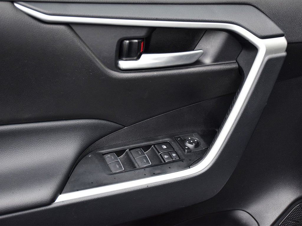 2025 Toyota RAV4 Hybrid XLE in Mississauga, Ontario - 10 - w1024h768px