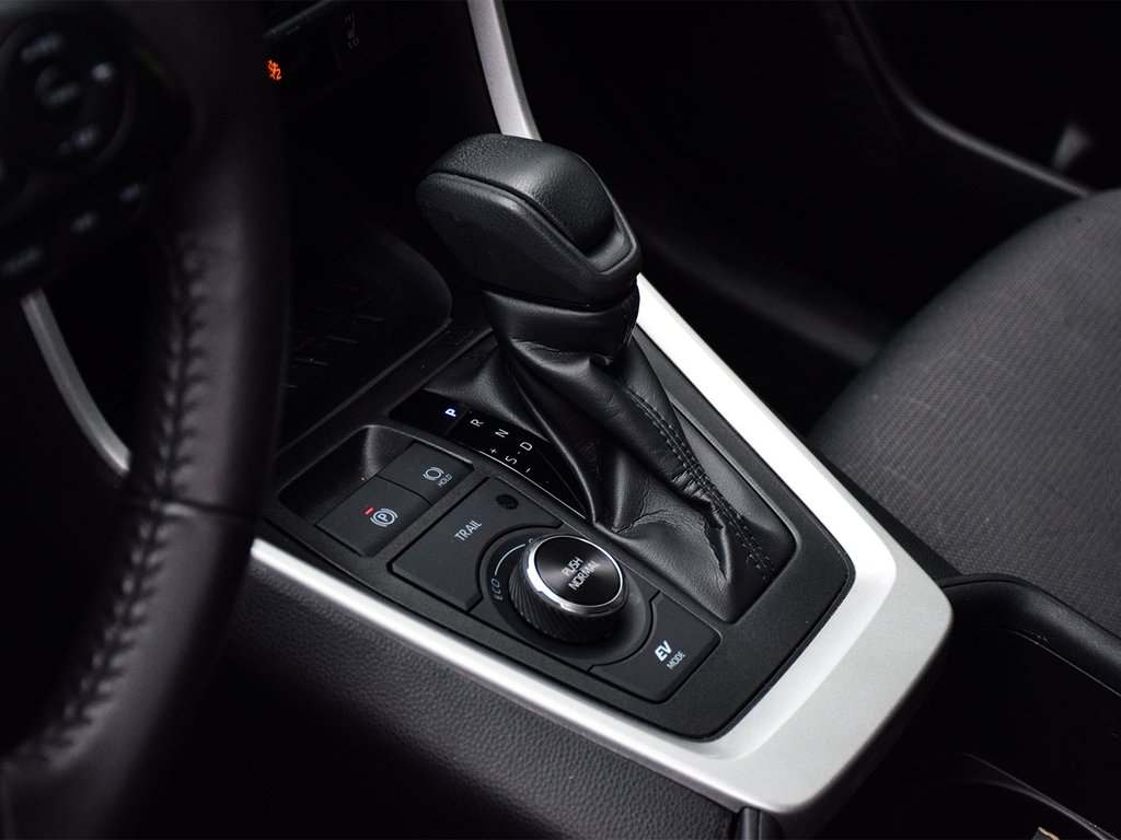 2025 Toyota RAV4 Hybrid XLE in Mississauga, Ontario - 9 - w1024h768px