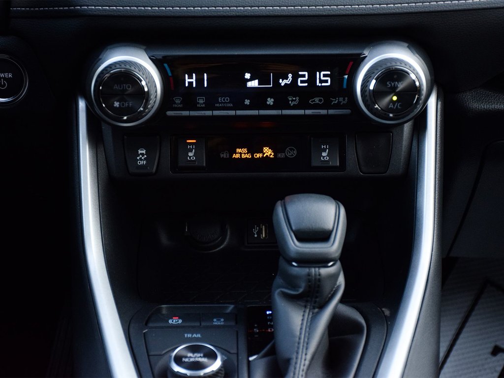 2025 Toyota RAV4 Hybrid XLE in Mississauga, Ontario - 16 - w1024h768px