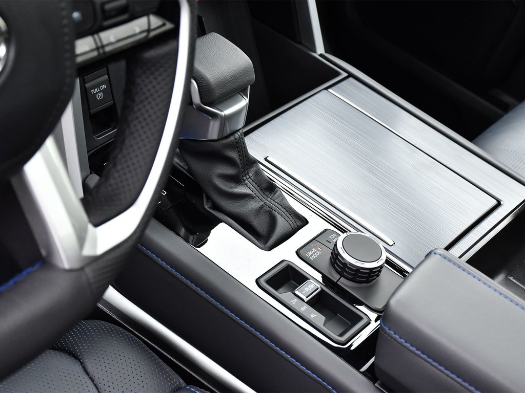 2025 Toyota Sequoia PLATINUM in Mississauga, Ontario - 8 - w1024h768px