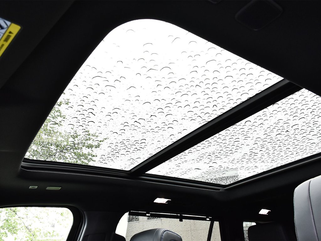 2025 Toyota Sequoia PLATINUM in Mississauga, Ontario - 9 - w1024h768px
