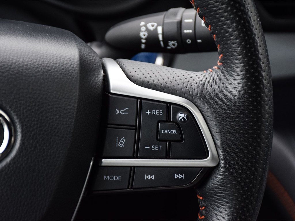 2021 Toyota Sienna XSE in Mississauga, Ontario - 20 - w1024h768px