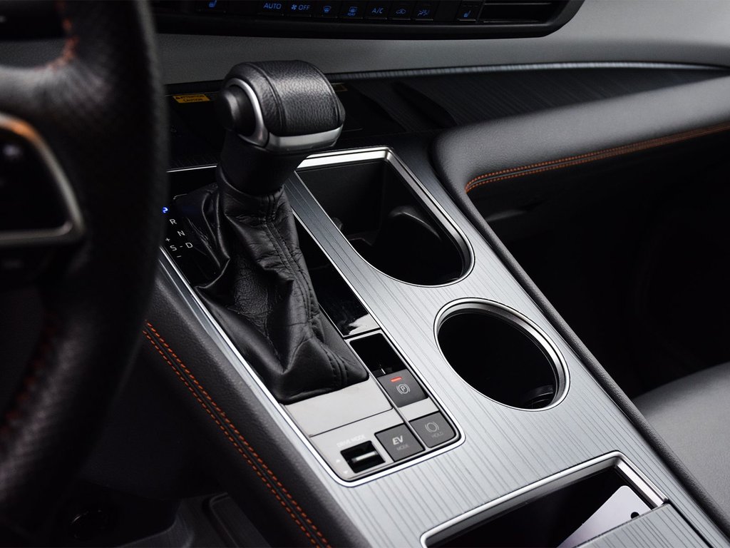 2021 Toyota Sienna XSE in Mississauga, Ontario - 8 - w1024h768px