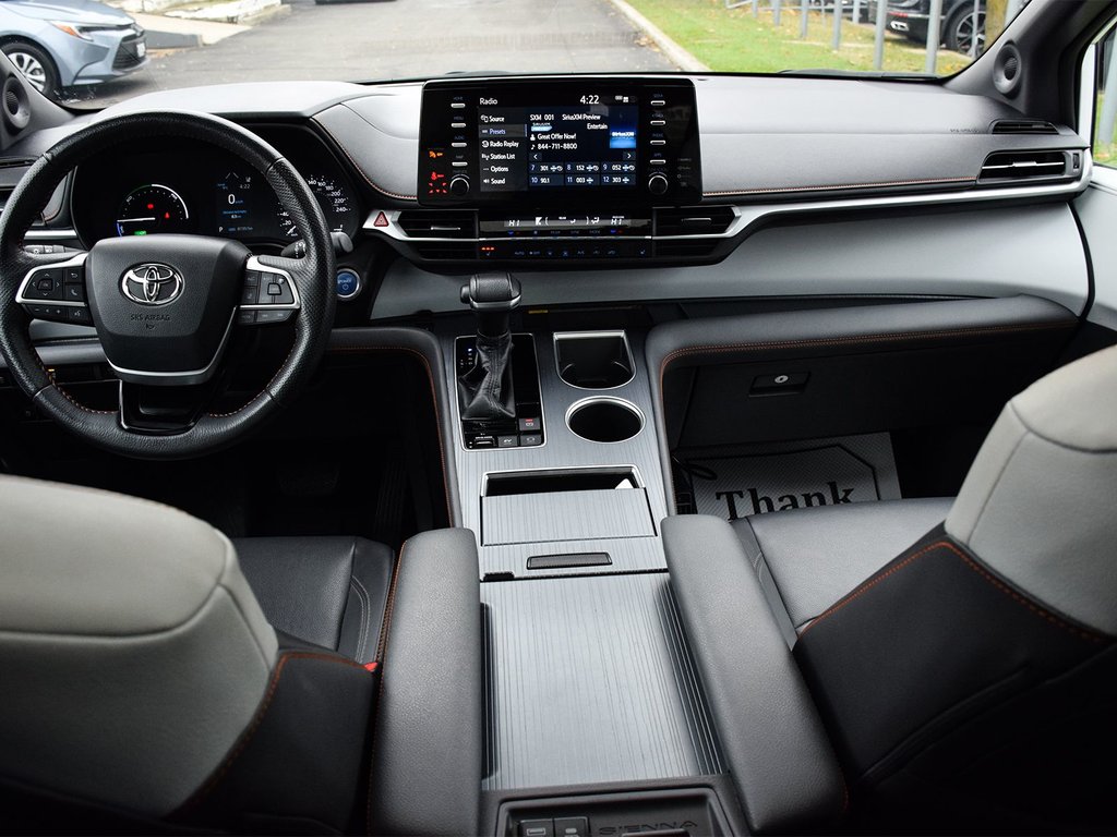 2021 Toyota Sienna XSE in Mississauga, Ontario - 13 - w1024h768px