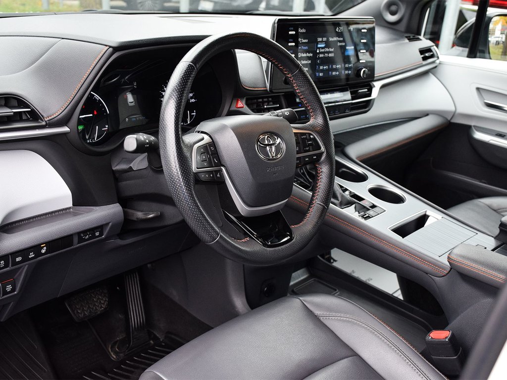 2021 Toyota Sienna XSE in Mississauga, Ontario - 6 - w1024h768px