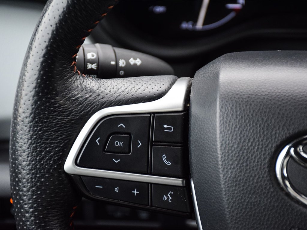 2021 Toyota Sienna XSE in Mississauga, Ontario - 19 - w1024h768px