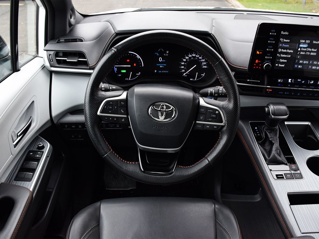 2021 Toyota Sienna XSE in Mississauga, Ontario - 16 - w1024h768px