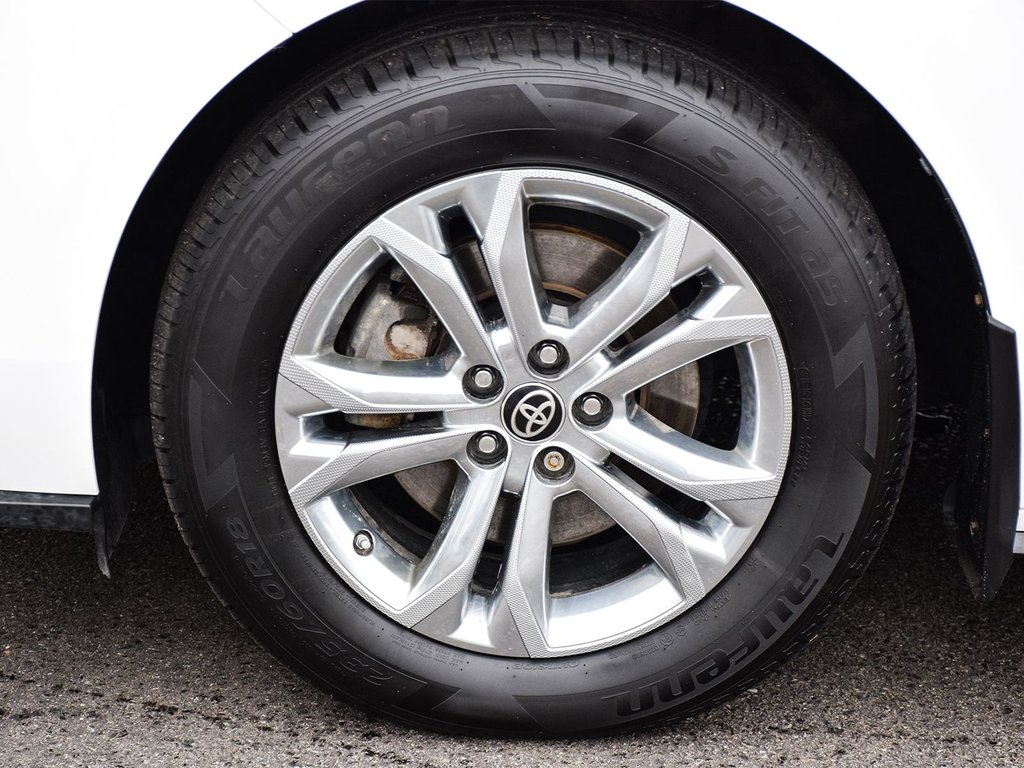 2021 Toyota Sienna XSE in Mississauga, Ontario - 5 - w1024h768px