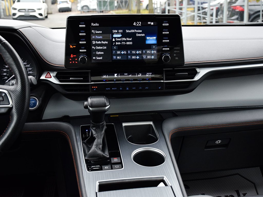 2021 Toyota Sienna XSE in Mississauga, Ontario - 14 - w1024h768px