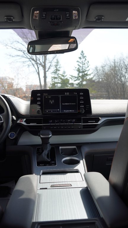 2023 Toyota Sienna HYBRID XSE FWD in Mississauga, Ontario - 9 - w1024h768px