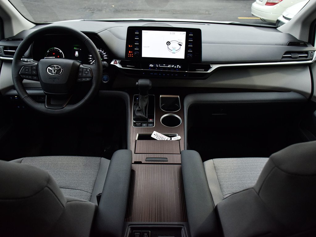 2024 Toyota Sienna LE HYBRID FWD in Mississauga, Ontario - 13 - w1024h768px