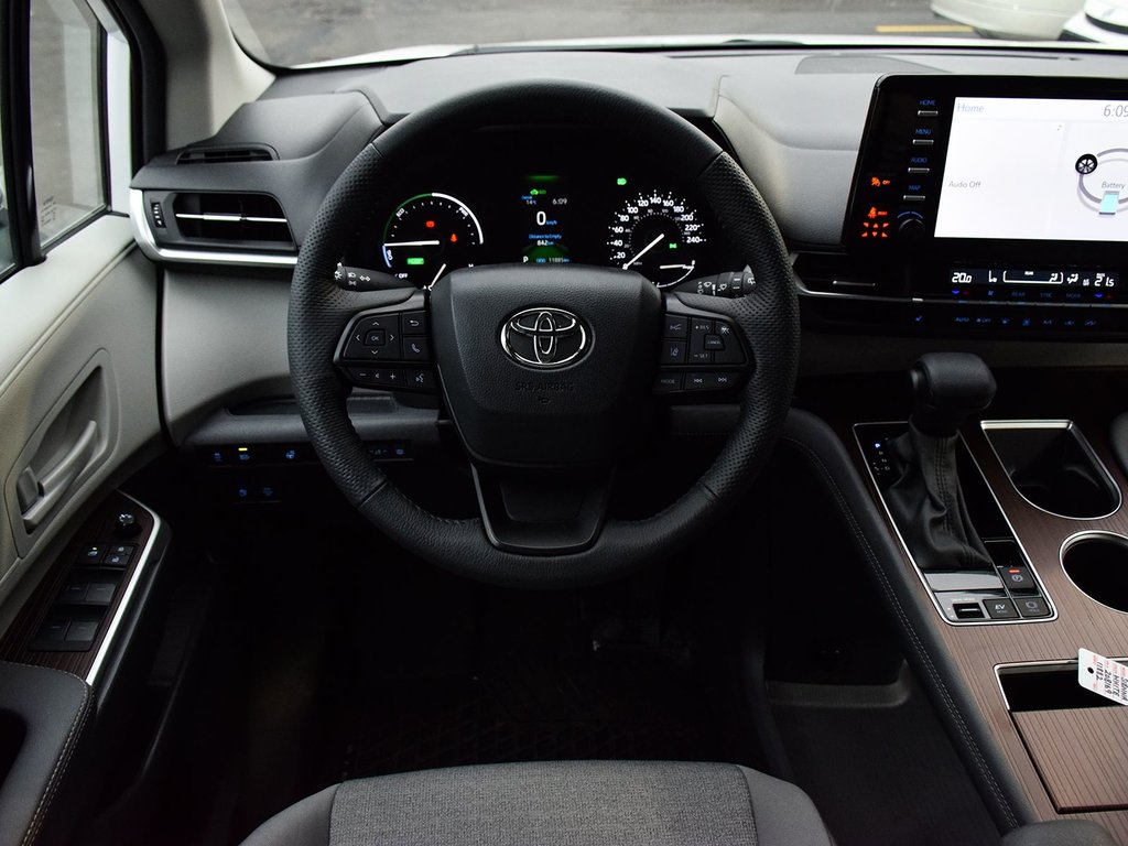 2024 Toyota Sienna LE HYBRID FWD in Mississauga, Ontario - 16 - w1024h768px