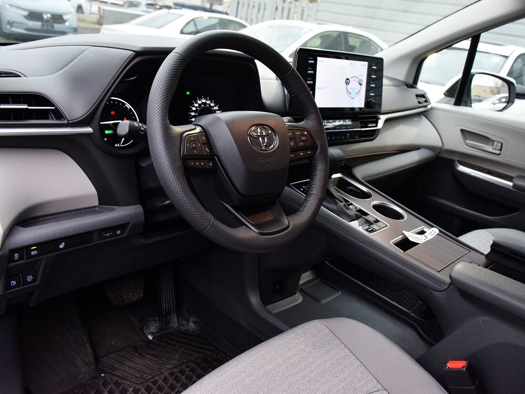 2024 Toyota Sienna LE HYBRID FWD in Mississauga, Ontario - 7 - w1024h768px