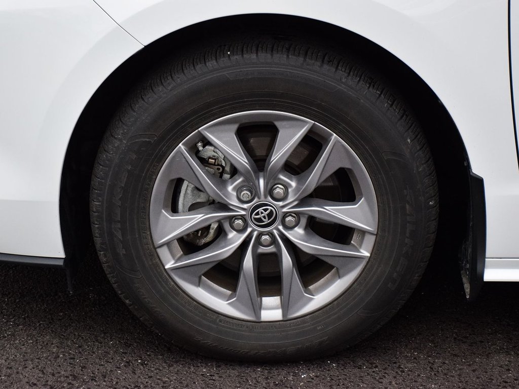 2024 Toyota Sienna LE in Mississauga, Ontario - 7 - w1024h768px