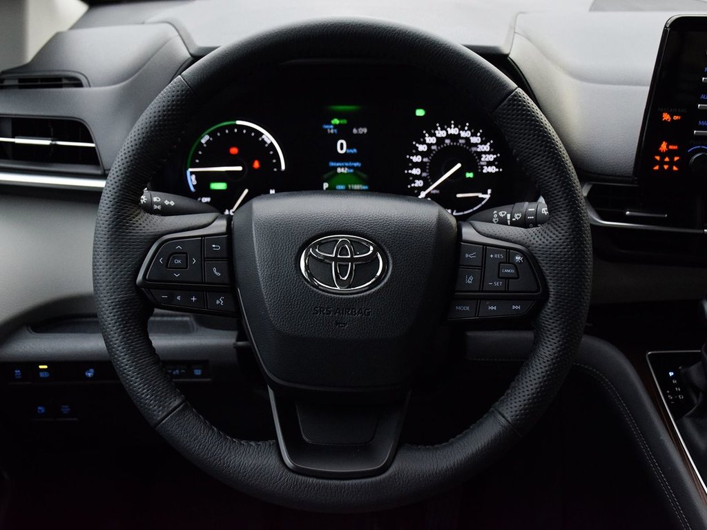 2024 Toyota Sienna LE in Mississauga, Ontario - 18 - w1024h768px