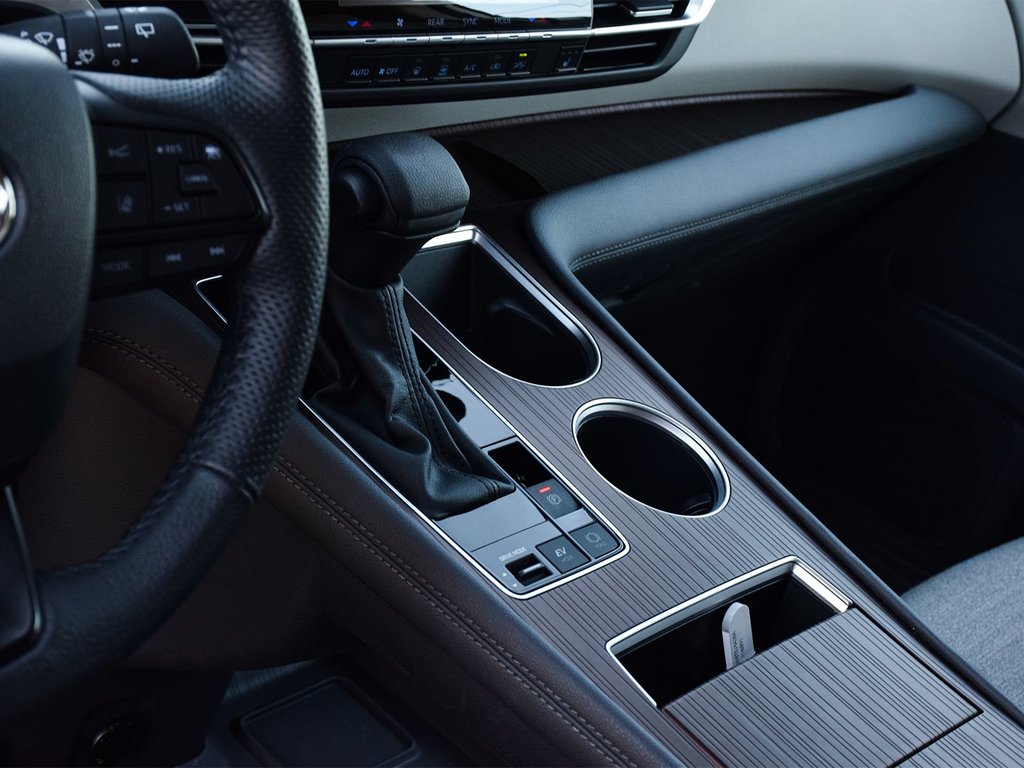 2024 Toyota Sienna LE in Mississauga, Ontario - 9 - w1024h768px